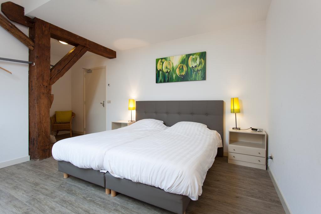 Bed and Breakfast Bakhuis Het Oude Klooster Монтфорт Экстерьер фото